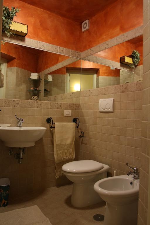 Bed And Breakfast Angolo Fiorito Civitavecchia Room photo