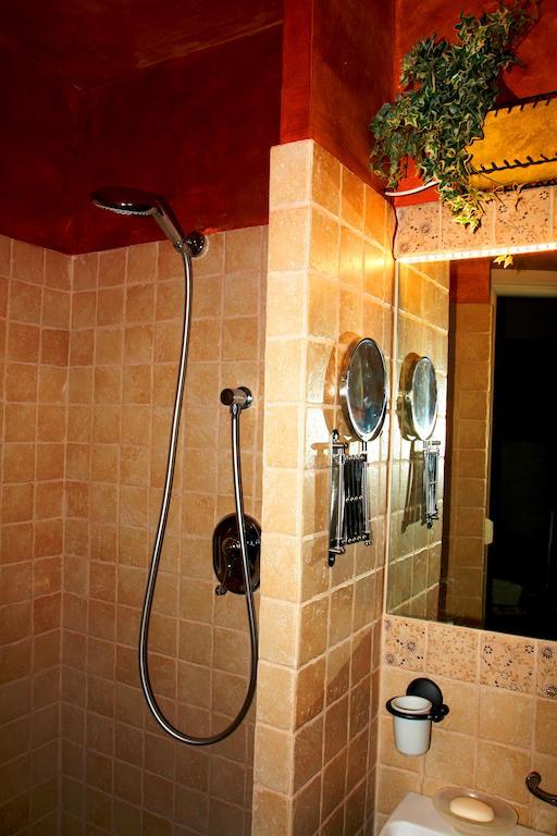 Bed And Breakfast Angolo Fiorito Civitavecchia Room photo