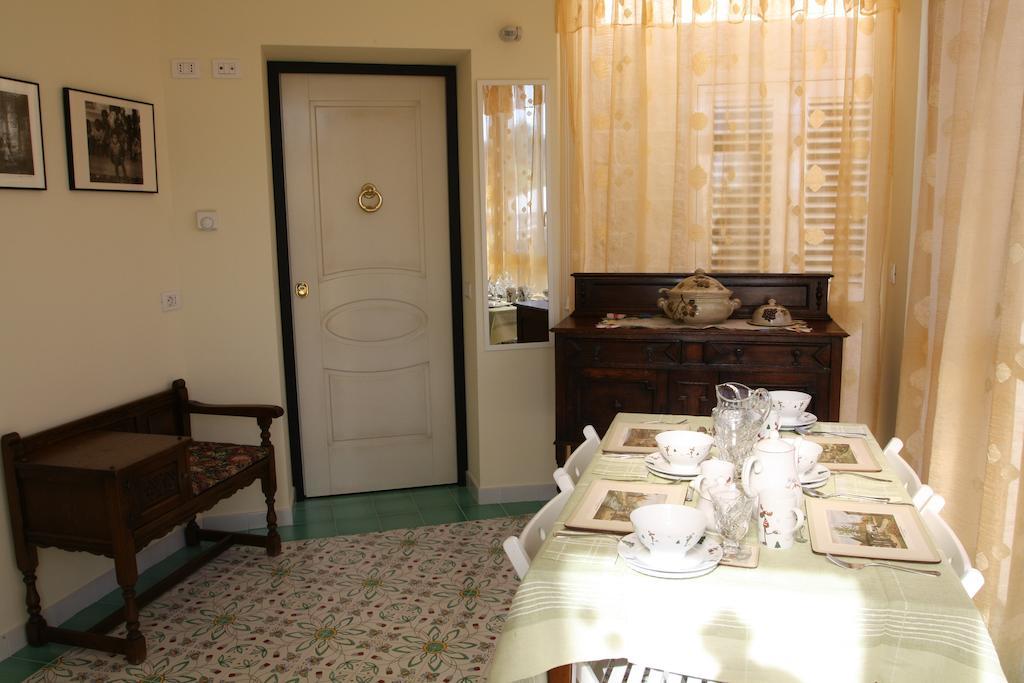 Bed And Breakfast Angolo Fiorito Civitavecchia Room photo